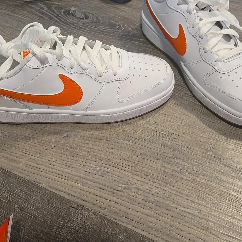 Nike Court Burough Low 2(GS)  Orange Swoosh 6.5 Youth/womens 8 BRAND NEW